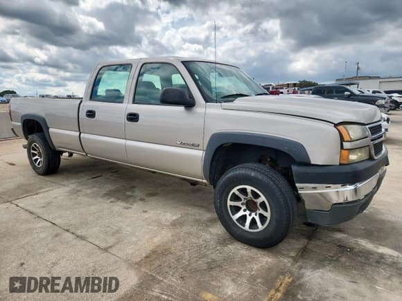 ✅ 2006 Chevrolet Silverado 2500HD Work Truck • VIN: 1GCHC23U66F225095 • Лот: 81761925. Опубликован ранее на Copart с пробегом 355 706 миль. Бесплатный доступ к архиву аукционных продаж из США и подробный отчёт об истории автомобиля на DreamBid. Изображение 4.