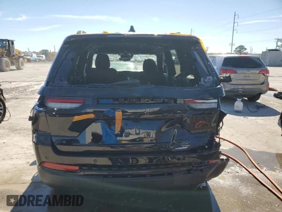 ✅ 2025 Jeep Grand Cherokee Limited • VIN: 1C4RJGBG9SC294054 • Лот: 49224825. Опубликован ранее на Copart с пробегом 945 миль. Бесплатный доступ к архиву аукционных продаж из США и подробный отчёт об истории автомобиля на DreamBid. Изображение 6.