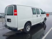 ✅ 2021 Chevrolet Express Cargo • VIN: 1GCWGAFP2M1183448 • Lot: 43152697. Wystawiony na IAAI z przebiegiem 111 878 mil. Bezpłatny archiwum sprzedaży aukcyjnych z USA i szczegółowy raport historii pojazdu na DreamBid. Zdjęcie 4.