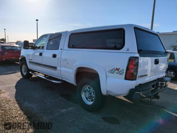 ✅ 2006 Chevrolet Silverado 2500HD LT3 • VIN: 1GCHK23U86F242032 • Lot: 75500304. Wystawiony na Copart z przebiegiem Nie podano. Bezpłatny archiwum sprzedaży aukcyjnych z USA i szczegółowy raport historii pojazdu na DreamBid. Zdjęcie 2.