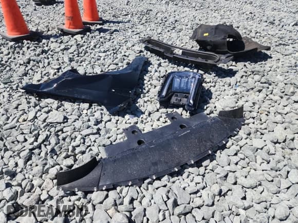 ✅ 2023 GMC Yukon Denali • VIN: 1GKS2DKL7PR482199 • Lot: 71064095. Wystawiony na Copart z przebiegiem 26 253 mil. Bezpłatny archiwum sprzedaży aukcyjnych z USA i szczegółowy raport historii pojazdu na DreamBid. Zdjęcie 13.