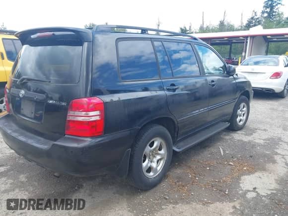 2002 Toyota Highlander z VIN JTEGD21A620038093, wystawiony jako IAAI lot #42303785 z przebiegiem 205 743 mil mil oraz . Historia ofert i sprzedaży dostępna na DreamBid. Obrazek 4.