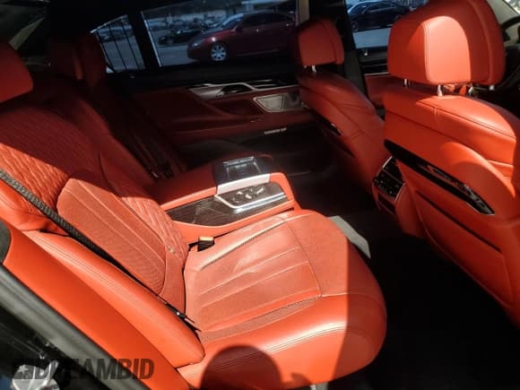 ✅ 2018 BMW 7 Series 750i • VIN: WBA7F0C5XJGM23016 • Лот: 51284255. Опубликован ранее на Copart с пробегом 69 460 миль. Бесплатный доступ к архиву аукционных продаж из США и подробный отчёт об истории автомобиля на DreamBid. Изображение 11.