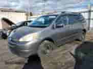 2005 Toyota Sienna LE с VIN 5TDZA23C75S312486, выставлен на аукционе Copart как лот 90917255 с пробегом 235 882 миль миль и Списание • Salvage title. История ставок и продаж доступна на DreamBid. Изображение 1.