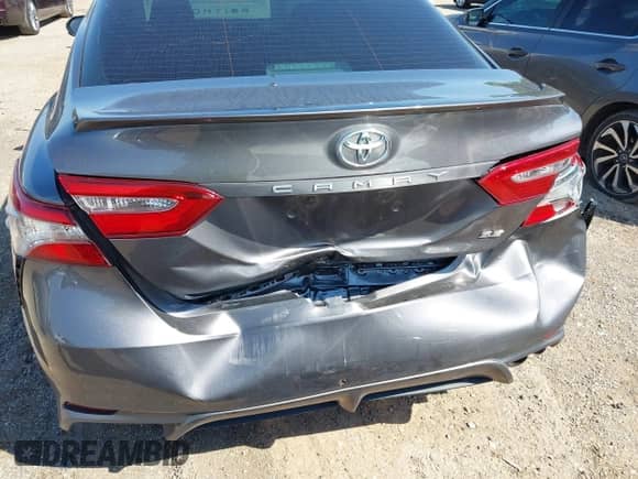 2019 Toyota Camry LE z VIN 4T1B11HK9KU161472, wystawiony jako IAAI lot #43127580 z przebiegiem 104 626 mil mil oraz . Historia ofert i sprzedaży dostępna na DreamBid. Obrazek 6.