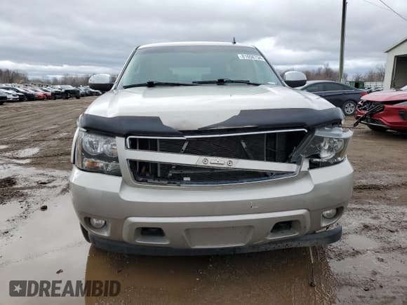 ✅ 2009 Chevrolet Suburban Commercial • VIN: 1GNFK16379R110085 • Lot: 81050734. Wystawiony na Copart z przebiegiem 243 519 mil. Bezpłatny archiwum sprzedaży aukcyjnych z USA i szczegółowy raport historii pojazdu na DreamBid. Zdjęcie 5.