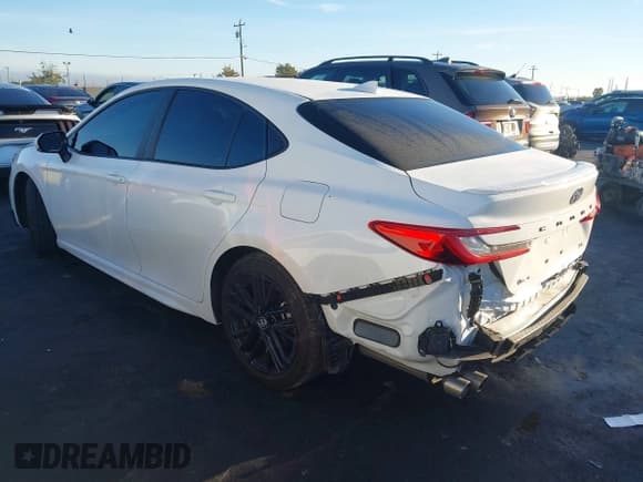 ✅ 2025 Toyota Camry LE • VIN: 4T1DAACK7SU031870 • Лот: 43563661. Опубликован ранее на IAAI с пробегом 25 118 миль. Бесплатный доступ к архиву аукционных продаж из США и подробный отчёт об истории автомобиля на DreamBid. Изображение 3.