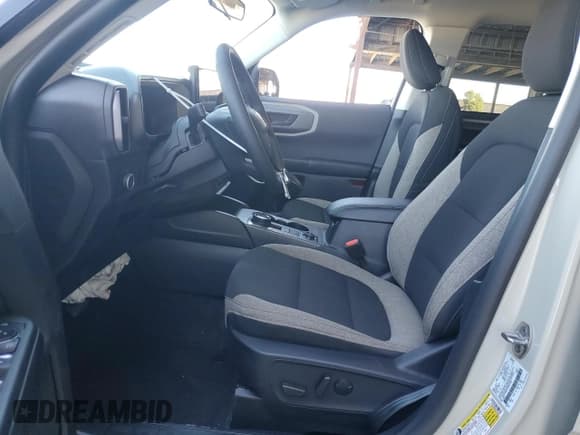 ✅ 2025 Ford Bronco Sport Big Bend • VIN: 3FMCR9BN2SRE74563 • Lot: 87432195. Wystawiony na Copart z przebiegiem 12 160 mil. Bezpłatny archiwum sprzedaży aukcyjnych z USA i szczegółowy raport historii pojazdu na DreamBid. Zdjęcie 7.