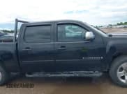 ✅ 2007 Chevrolet Silverado 1500 1LT • VIN: 3GCEC13027G522469 • Lot: 42902456. Wystawiony na IAAI z przebiegiem 295 741 mil. Bezpłatny archiwum sprzedaży aukcyjnych z USA i szczegółowy raport historii pojazdu na DreamBid. Zdjęcie 13.