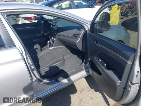 2020 Hyundai Elantra SEL z VIN 5NPD84LF5LH597624, wystawiony jako IAAI lot #43175433 z przebiegiem 51 980 mil mil oraz . Historia ofert i sprzedaży dostępna na DreamBid. Obrazek 5.