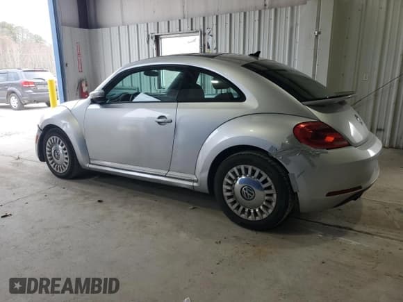 ✅ 2014 Volkswagen Beetle 2.5L • VIN: 3VWJX7ATXEM614430 • Lot: 92179165. Wystawiony na Copart z przebiegiem 169 965 mil. Bezpłatny archiwum sprzedaży aukcyjnych z USA i szczegółowy raport historii pojazdu na DreamBid. Zdjęcie 2.