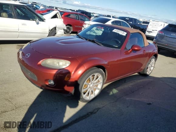 ✅ 2006 Mazda MX-5 Miata Touring • VIN: JM1NC25F260119246 • Lot: 41832175. Wystawiony na Copart z przebiegiem 102 710 mil. Bezpłatny archiwum sprzedaży aukcyjnych z USA i szczegółowy raport historii pojazdu na DreamBid. Zdjęcie 1.