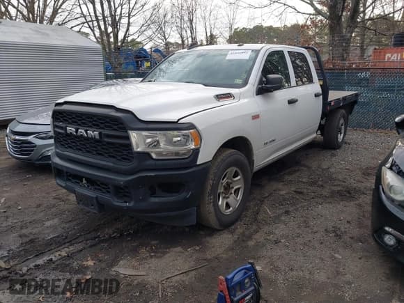 ✅ 2020 Ram 2500 Tradesman • VIN: 3C7WR4HJXLG201931 • Lot: 41832892. Wystawiony na IAAI z przebiegiem 86 215 mil. Bezpłatny archiwum sprzedaży aukcyjnych z USA i szczegółowy raport historii pojazdu na DreamBid. Zdjęcie 2.