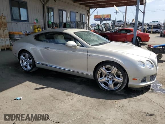 ✅ 2013 Bentley Continental GT • VIN: SCBFU7ZA7DC085543 • Lot: 71247074. Listed on Copart with 25,696 mi. Free auction sales archive from the USA and detailed vehicle history report at DreamBid. Image 4.