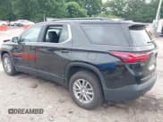 ✅ 2022 Chevrolet Traverse LT • VIN: 1GNEVHKW2NJ134038 • Lot: 42602687. Wystawiony na IAAI z przebiegiem 84 750 mil. Bezpłatny archiwum sprzedaży aukcyjnych z USA i szczegółowy raport historii pojazdu na DreamBid. Zdjęcie 3.
