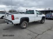 ✅ 2003 Chevrolet Silverado 2500HD Work Truck • VIN: 1GCHK24U33E337582 • Lot: 92349455. Wystawiony na Copart z przebiegiem 97 222 mil. Bezpłatny archiwum sprzedaży aukcyjnych z USA i szczegółowy raport historii pojazdu na DreamBid. Zdjęcie 3.