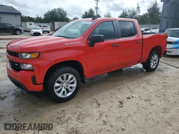 ✅ 2021 Chevrolet Silverado 1500 Custom • VIN: 3GCUYBEF0MG143793 • Lot: 79426384. Wystawiony na Copart z przebiegiem 121 920 mil. Bezpłatny archiwum sprzedaży aukcyjnych z USA i szczegółowy raport historii pojazdu na DreamBid. Zdjęcie 1.