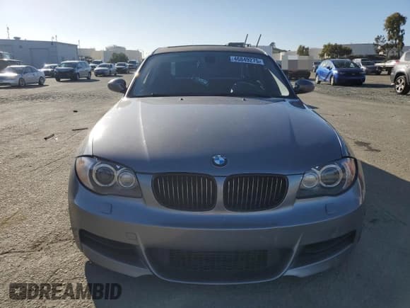 ✅ 2009 BMW 1 Series 135i • VIN: WBAUC73549VK94718 • Lot: 46849275. Wystawiony na Copart z przebiegiem Nie podano. Bezpłatny archiwum sprzedaży aukcyjnych z USA i szczegółowy raport historii pojazdu na DreamBid. Zdjęcie 5.