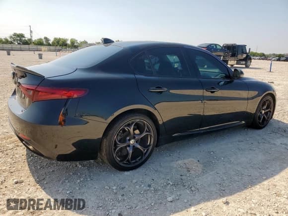 ✅ 2018 Alfa Romeo Giulia Ti Sport • VIN: ZARFAECN3J7576417 • Lot: 71709595. Wystawiony na Copart z przebiegiem Nie podano. Bezpłatny archiwum sprzedaży aukcyjnych z USA i szczegółowy raport historii pojazdu na DreamBid. Zdjęcie 3.