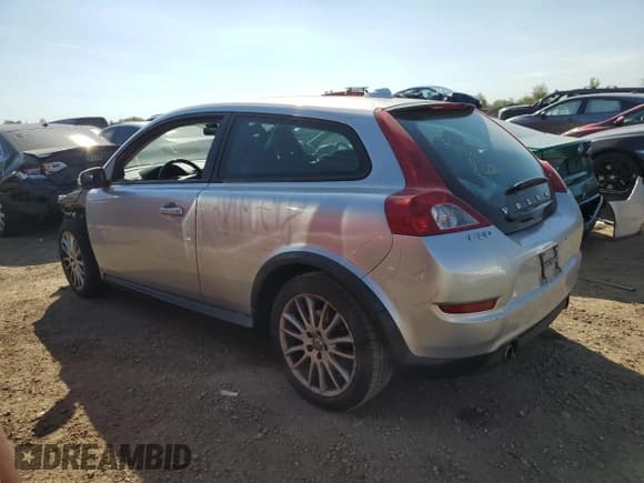 ✅ 2011 Volvo C30 • VIN: YV1672MK8B2195800 • Lot: 84560155. Wystawiony na Copart z przebiegiem 116 713 mil. Bezpłatny archiwum sprzedaży aukcyjnych z USA i szczegółowy raport historii pojazdu na DreamBid. Zdjęcie 2.