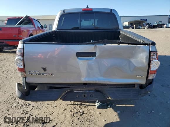 ✅ 2015 Toyota Tacoma • VIN: 3TMLU4EN0FM195620 • Lot: 92488525. Listed on Copart with 128,727 mi. Free auction sales archive from the USA and detailed vehicle history report at DreamBid. Image 6.
