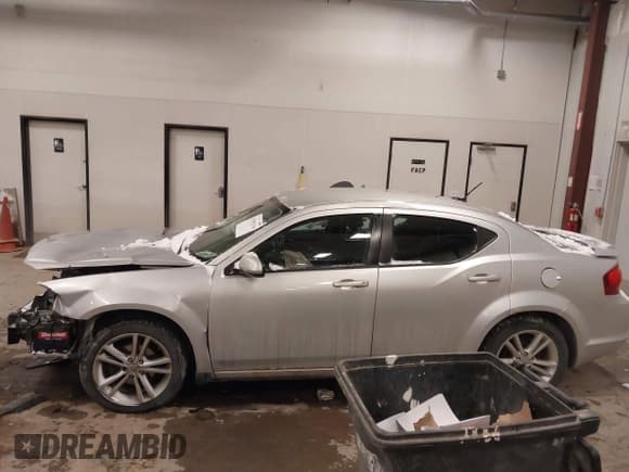 ✅ 2012 Dodge Avenger SXT Plus • VIN: 1C3CDZEG3CN143077 • Лот: 41381314. Опубликован ранее на IAAI с пробегом 140 441 миль. Бесплатный доступ к архиву аукционных продаж из США и подробный отчёт об истории автомобиля на DreamBid. Изображение 14.