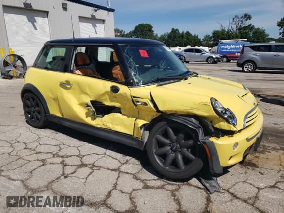 ✅ 2004 MINI Hardtop S • VIN: WMWRE33494TD76550 • Lot: 63759095. Listed on Copart with 81,950 mi. Free auction sales archive from the USA and detailed vehicle history report at DreamBid. Image 4.