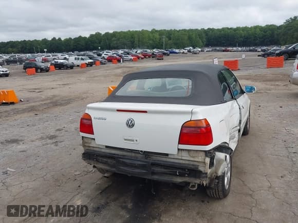 ✅ 2002 Volkswagen Cabriolet GLX • VIN: 3VWDC21V72M804467 • Lot: 42933116. Listed on IAAI with 177,516 mi. Free auction sales archive from the USA and detailed vehicle history report at DreamBid. Image 4.