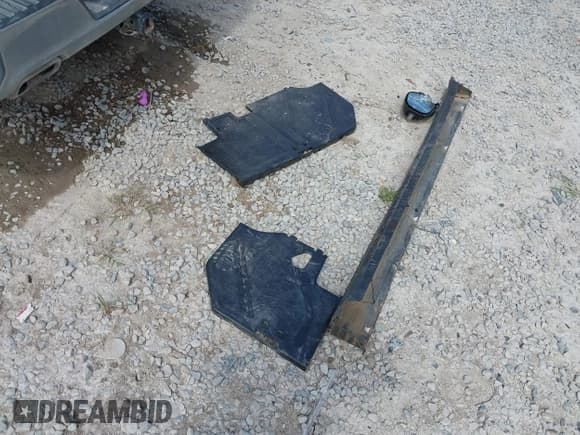 ✅ 2024 Chevrolet Silverado 1500 LT • VIN: 2GCUDDED1R1237977 • Lot: 43382307. Listed on IAAI with 57,539 mi. Free auction sales archive from the USA and detailed vehicle history report at DreamBid. Image 12.