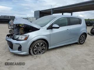 ✅ 2018 Chevrolet Sonic LT • VIN: 1G1JD6SG9J4107606 • Лот: 84048875. Опубликован ранее на Copart с пробегом 60 206 миль. Бесплатный доступ к архиву аукционных продаж из США и подробный отчёт об истории автомобиля на DreamBid. Изображение 1.