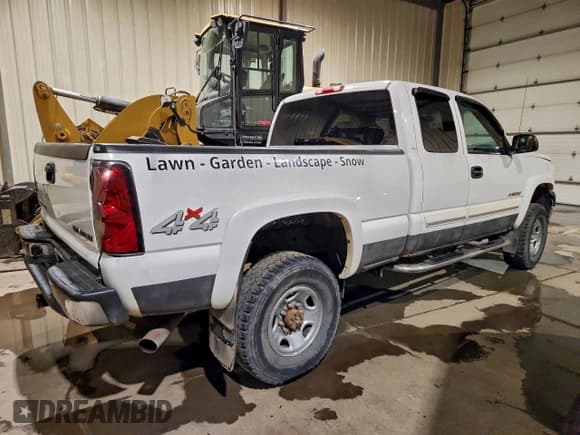 ✅ 2005 Chevrolet Silverado 2500HD LS • VIN: 1GCHK29U45E311987 • Lot: 93718665. Wystawiony na Copart z przebiegiem 256 364 mil. Bezpłatny archiwum sprzedaży aukcyjnych z USA i szczegółowy raport historii pojazdu na DreamBid. Zdjęcie 3.
