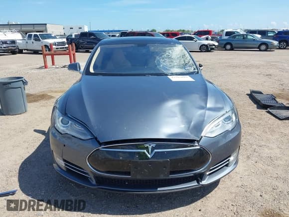 ✅ 2013 Tesla Model S • VIN: 5YJSA1CN7DFP24990 • Lot: 43393021. Wystawiony na IAAI z przebiegiem 143 257 mil. Bezpłatny archiwum sprzedaży aukcyjnych z USA i szczegółowy raport historii pojazdu na DreamBid. Zdjęcie 12.