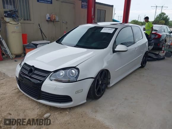 ✅ 2008 Volkswagen R32 • VIN: WVWKC71K38W158415 • Lot: 42370687. Listed on IAAI with 128,961 mi. Free auction sales archive from the USA and detailed vehicle history report at DreamBid. Image 18.