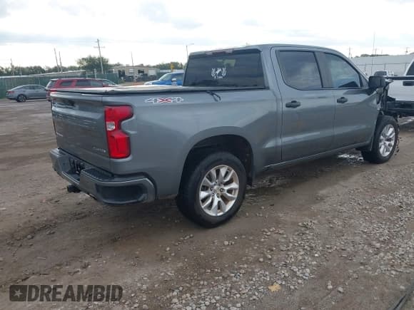 ✅ 2020 Chevrolet Silverado 1500 Custom • VIN: 1GCUYBEF5LZ143559 • Lot: 43338369. Wystawiony na IAAI z przebiegiem 76 697 mil. Bezpłatny archiwum sprzedaży aukcyjnych z USA i szczegółowy raport historii pojazdu na DreamBid. Zdjęcie 4.