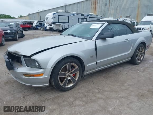 ✅ 2008 Ford Mustang GT Deluxe • VIN: 1ZVHT85H185173853 • Lot: 42649826. Listed on IAAI with 176,484 mi. Free auction sales archive from the USA and detailed vehicle history report at DreamBid. Image 2.