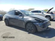 ✅ 2025 Tesla Model Y Long Range • VIN: 7SAYGDED2SF266130 • Lot: 80688045. Wystawiony na Copart z przebiegiem 7 556 mil. Bezpłatny archiwum sprzedaży aukcyjnych z USA i szczegółowy raport historii pojazdu na DreamBid. Zdjęcie 4.