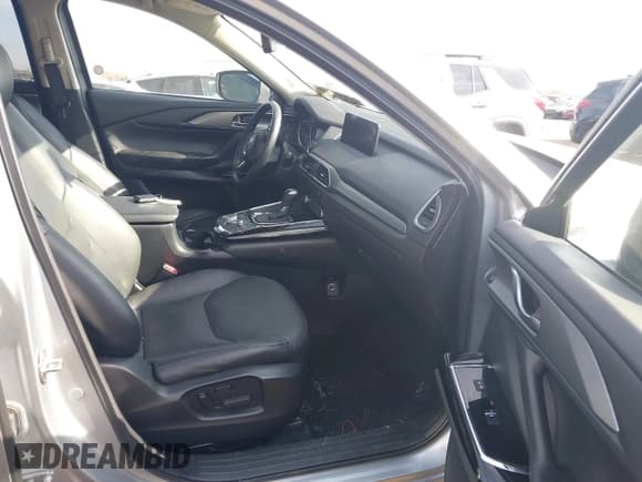 ✅ 2023 Mazda CX-9 Touring • VIN: JM3TCBCY5P0657430 • Lot: 43709456. Wystawiony na IAAI z przebiegiem 42 543 mil. Bezpłatny archiwum sprzedaży aukcyjnych z USA i szczegółowy raport historii pojazdu na DreamBid. Zdjęcie 5.