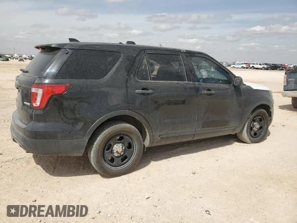 ✅ 2017 Ford Police Interceptor Utility • VIN: 1FM5K8AT7HGD60193 • Лот: 46113325. Опубликован ранее на Copart с пробегом 135 014 миль. Бесплатный доступ к архиву аукционных продаж из США и подробный отчёт об истории автомобиля на DreamBid. Изображение 3.