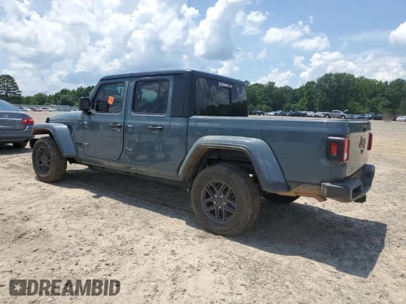 ✅ 2024 Jeep Gladiator Sport • VIN: 1C6JJTAG2RL118200 • Lot: 62333305. Wystawiony na Copart z przebiegiem Nie podano. Bezpłatny archiwum sprzedaży aukcyjnych z USA i szczegółowy raport historii pojazdu na DreamBid. Zdjęcie 2.