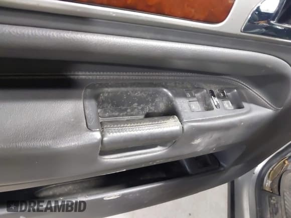 ✅ 2006 Volkswagen Touareg 3.2L V6 • VIN: WVGZG77L36D026231 • Lot: 43745652. Wystawiony na IAAI z przebiegiem 151 339 mil. Bezpłatny archiwum sprzedaży aukcyjnych z USA i szczegółowy raport historii pojazdu na DreamBid. Zdjęcie 13.