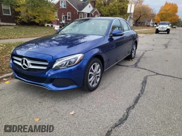 ✅ 2018 Mercedes-Benz C 300 • VIN: 55SWF4KB2JU260741 • Lot: 91888085. Wystawiony na Copart z przebiegiem 72 292 mil. Bezpłatny archiwum sprzedaży aukcyjnych z USA i szczegółowy raport historii pojazdu na DreamBid. Zdjęcie 2.