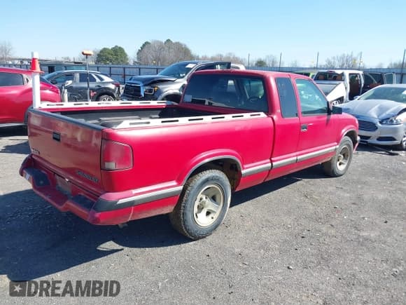 ✅ 1996 Chevrolet S-10 LS • VIN: 1GCCS19X1T8217446 • Лот: 41747890. Опубликован ранее на IAAI с пробегом 170 763 миль. Бесплатный доступ к архиву аукционных продаж из США и подробный отчёт об истории автомобиля на DreamBid. Изображение 4.