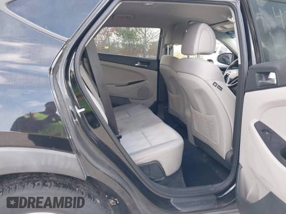 2018 Hyundai Tucson SEL Plus z VIN KM8J3CA49JU719266, wystawiony jako IAAI lot #43511783 z przebiegiem 187 021 mil mil oraz . Historia ofert i sprzedaży dostępna na DreamBid. Obrazek 8.