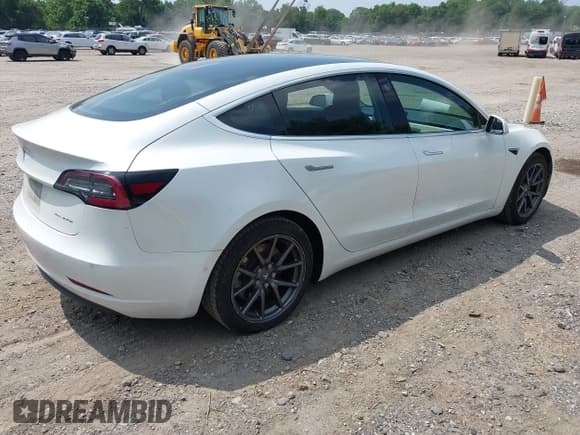 ✅ 2020 Tesla Model 3 Long Range • VIN: 5YJ3E1EB6LF650486 • Lot: 42791775. Wystawiony na IAAI z przebiegiem 116 548 mil. Bezpłatny archiwum sprzedaży aukcyjnych z USA i szczegółowy raport historii pojazdu na DreamBid. Zdjęcie 4.