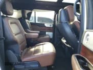 ✅ 2023 Lincoln Navigator Reserve • VIN: 5LMJJ3LG8PEL10320 • Lot: 82671904. Wystawiony na Copart z przebiegiem 16 477 mil. Bezpłatny archiwum sprzedaży aukcyjnych z USA i szczegółowy raport historii pojazdu na DreamBid. Zdjęcie 11.