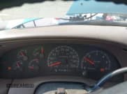 ✅ 1998 Ford F-150 XL • VIN: 1FTRF17L1WNC30511 • Lot: 42365469. Wystawiony na IAAI z przebiegiem 287 691 mil. Bezpłatny archiwum sprzedaży aukcyjnych z USA i szczegółowy raport historii pojazdu na DreamBid. Zdjęcie 7.