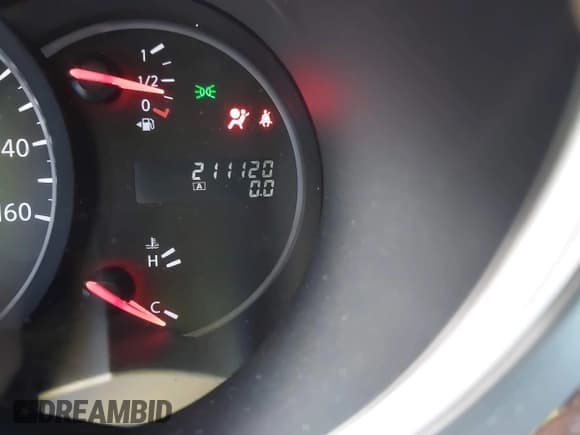 ✅ 2014 Nissan Quest SV • VIN: JN8AE2KP8E9107655 • Lot: 43626197. Listed on IAAI with 211,120 mi. Free auction sales archive from the USA and detailed vehicle history report at DreamBid. Image 15.