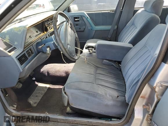 ✅ 1996 Oldsmobile Cutlass Ciera 1SA VX5 • VIN: 1G3AJ55M3T6326130 • Lot: 73877264. Wystawiony na Copart z przebiegiem 74 073 mil. Bezpłatny archiwum sprzedaży aukcyjnych z USA i szczegółowy raport historii pojazdu na DreamBid. Zdjęcie 7.