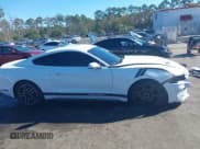 ✅ 2018 Ford Mustang EcoBoost • VIN: 1FA6P8THXJ5144641 • Lot: 43678072. Wystawiony na IAAI z przebiegiem 64 709 mil. Bezpłatny archiwum sprzedaży aukcyjnych z USA i szczegółowy raport historii pojazdu na DreamBid. Zdjęcie 13.