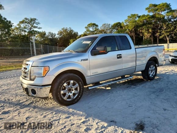 ✅ 2014 Ford F-150 XLT • VIN: 1FTFX1CT2EFC68537 • Lot: 93939075. Listed on Copart with 208,457 mi. Free auction sales archive from the USA and detailed vehicle history report at DreamBid. Image 1.
